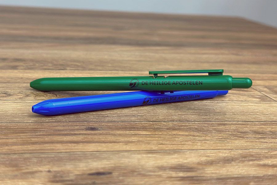 groene en blauwe Lio Solid pen met zwarte opdruk